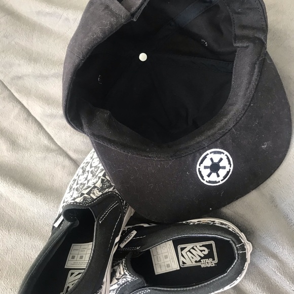 Vans~KIDS~Star Wars Size 2.5 & Disneyland Hat - Picture 6 of 7